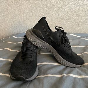 nike epic react flyknit 2 size 7.5 womens